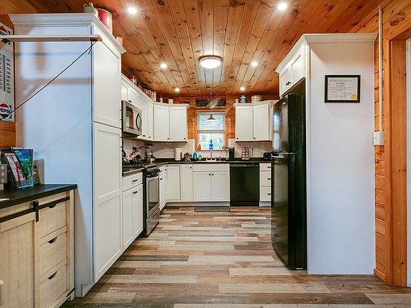 5th image of 125 Beaver Dam Rd