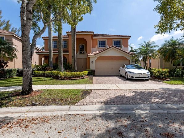 665 Nandina Dr