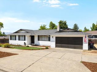 1789 Inverness Dr, Medford, OR 97504