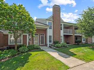 46214 Cavalier Dr, Macomb, MI 48044