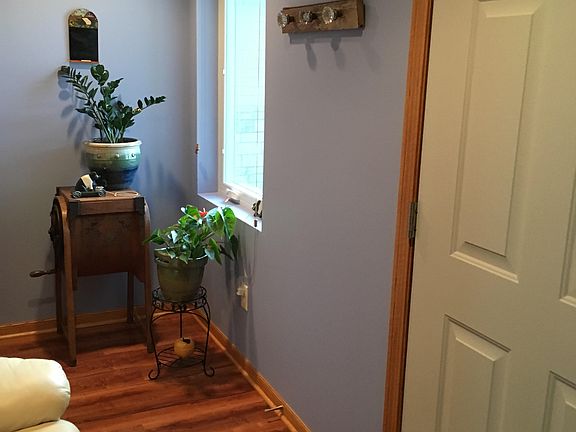Entry way with coat closet