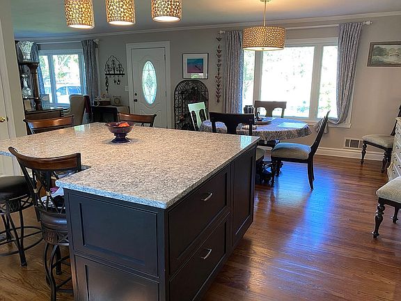 5th image of 12 Peony Ln
