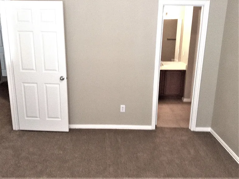 554 Kerry St — Photo 8