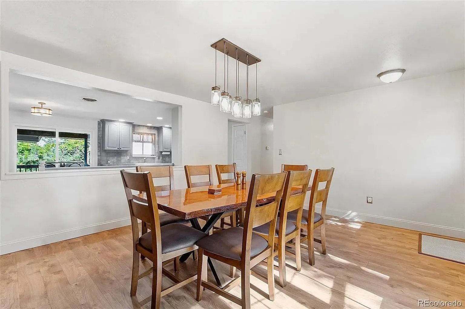 4 bed, 2486 sqft, $3,600 — Photo 4
