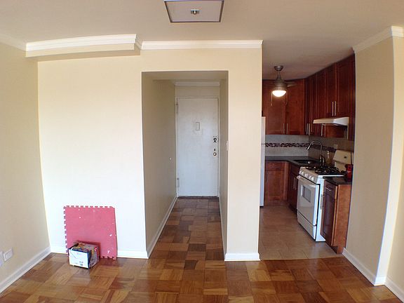 5th image of 6120 Grand Central Pkwy APT C607