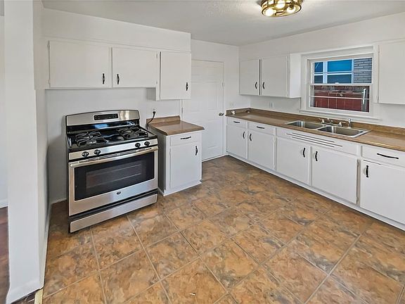 2nd image of 4621 W Park Pl
