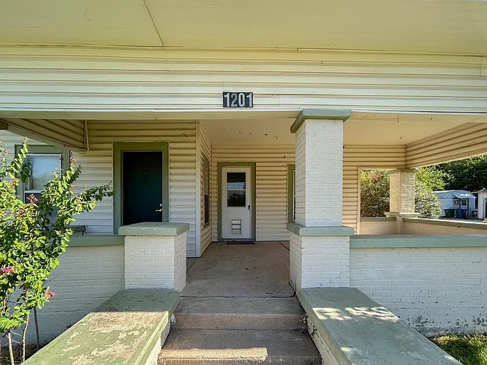 1201 Bolivar St — Photo 3