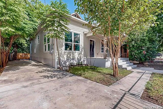 3 bed, 2.0 bath, 2237 sqft, $3,450 — Photo 4