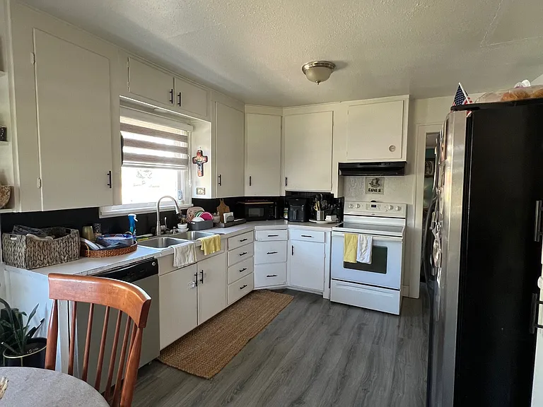 1002 Oakes Ave — Photo 16