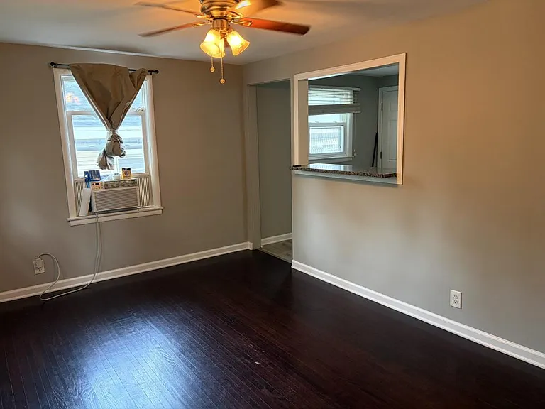 124 E State St #4 — Photo 5