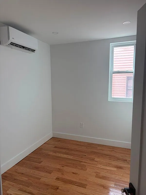 2 bed, 1.0 bath, 1359 sqft, $2,700 — Photo 2