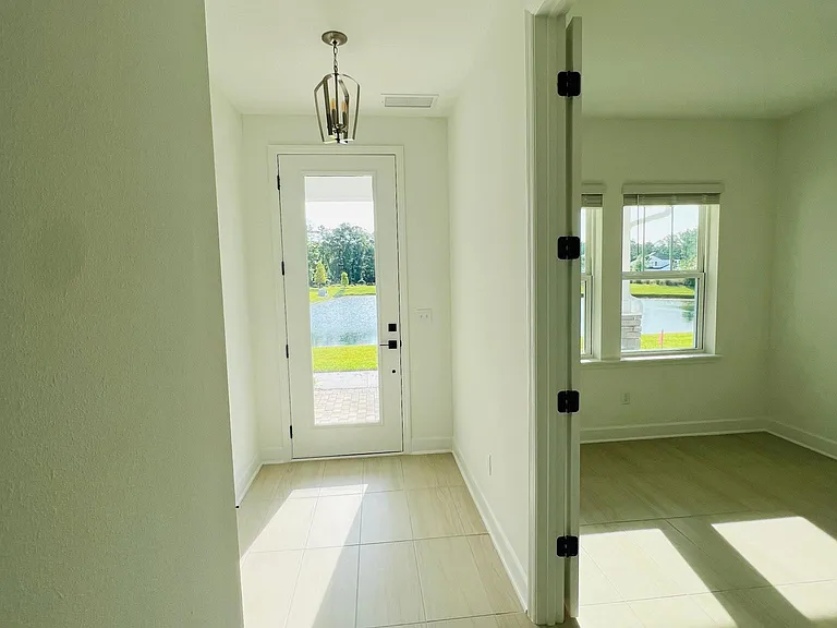 207 Chalet Ct — Photo 4