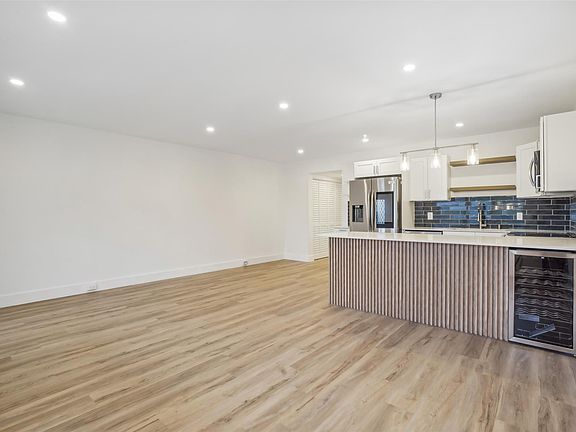 5th image of 231 Oakridge #231