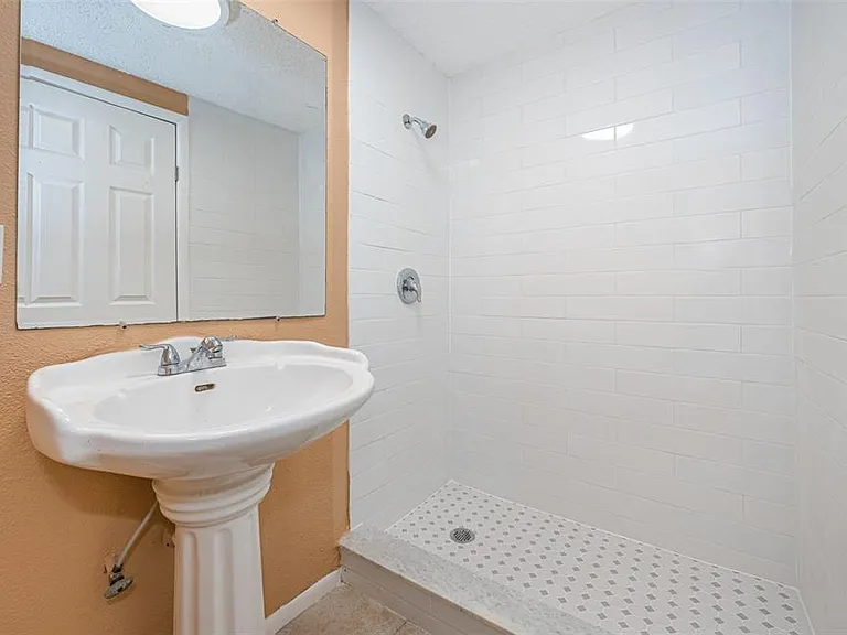 1039 Madison St — Photo 11