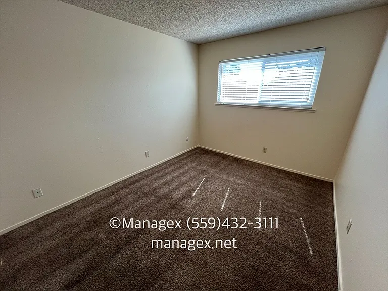 4575 N Lafayette Ave — Photo 8