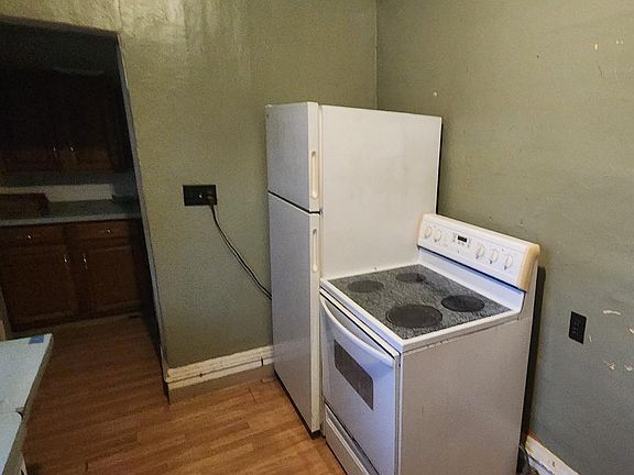 4th image of 121 W Main St SE