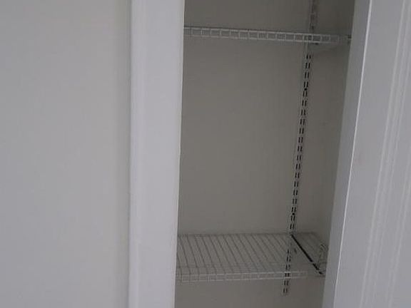 4th image of 5506 N Lincoln Ave #2