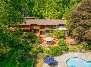 2 Calais Rd, Mendham, NJ 07945