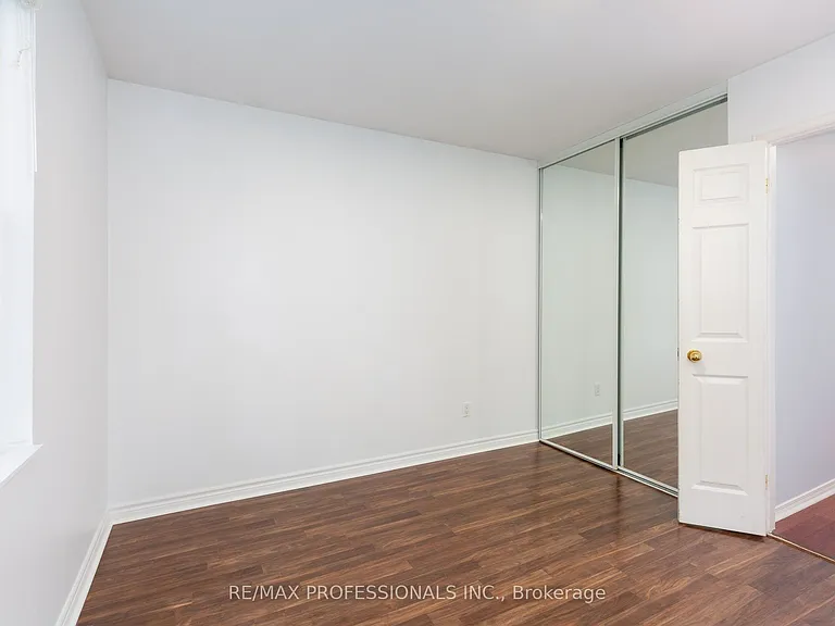 4 Runnymede Rd — Photo 22
