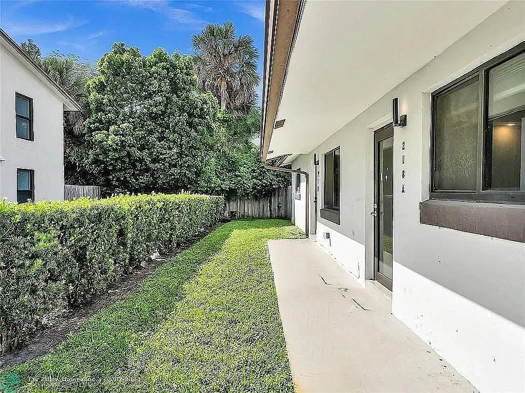 3 bed, 3.0 bath, 2964 sqft, $3,300 — Photo 3