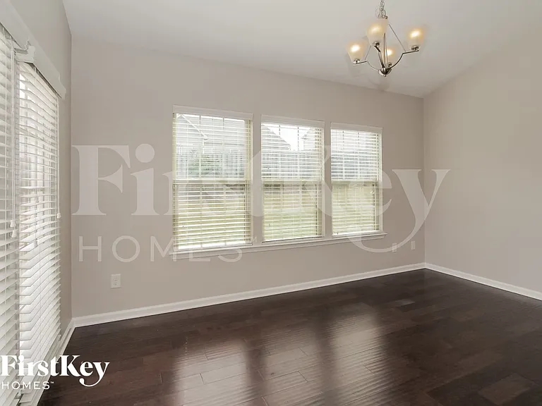 124 Alborn Dr — Photo 5