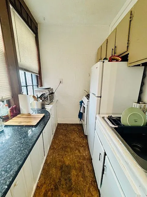 Studio, $2,200 — Photo 3