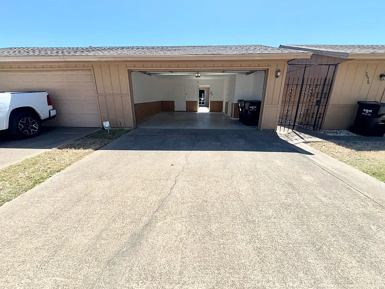 2614 Woodrow Blvd — Photo 32