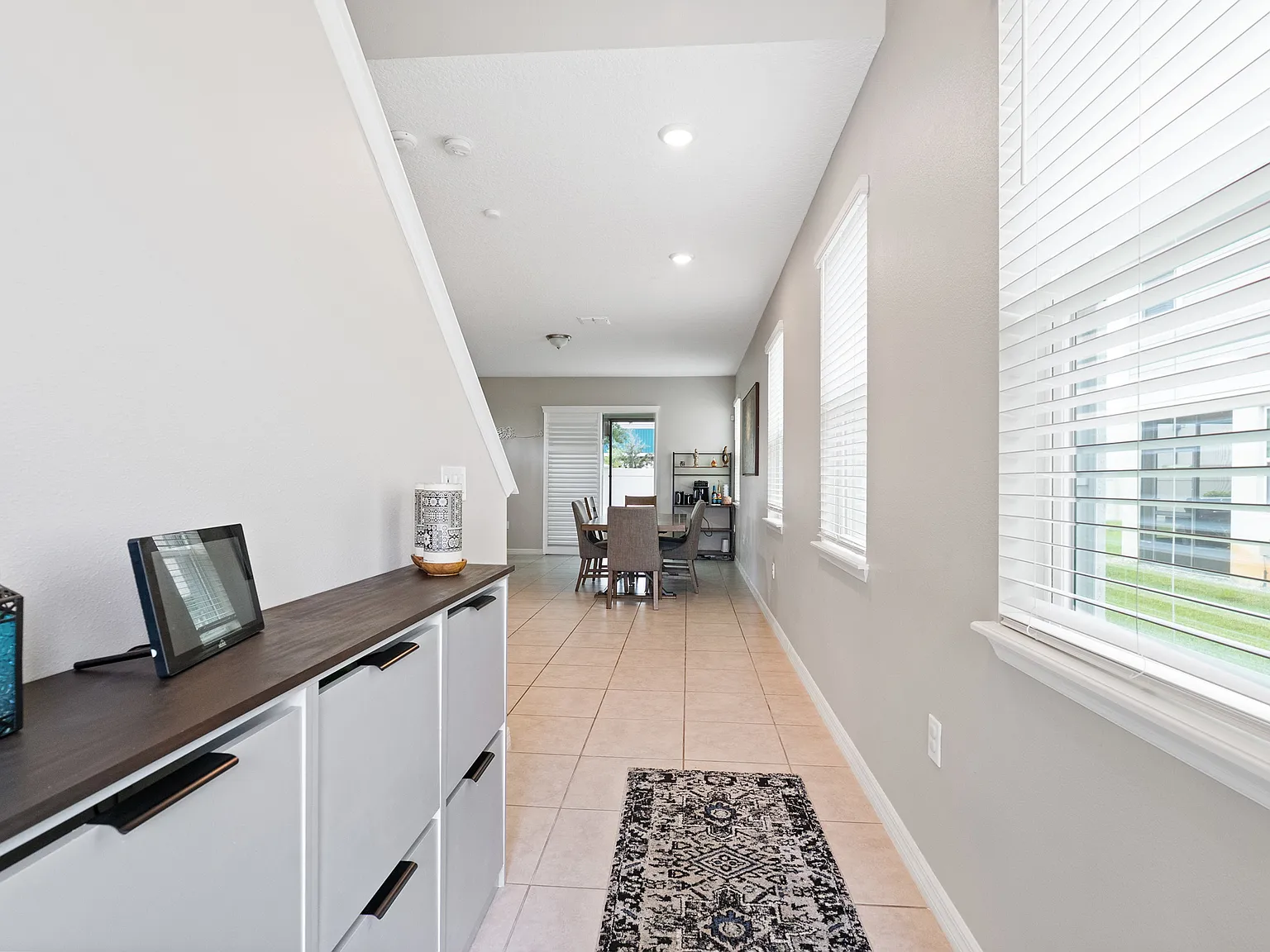 3 bed, 2039 sqft, $2,450 — Photo 4