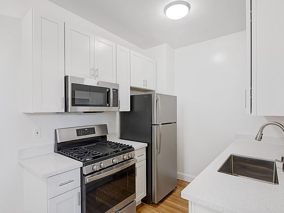 2nd image of 3104 Sacramento St #4A