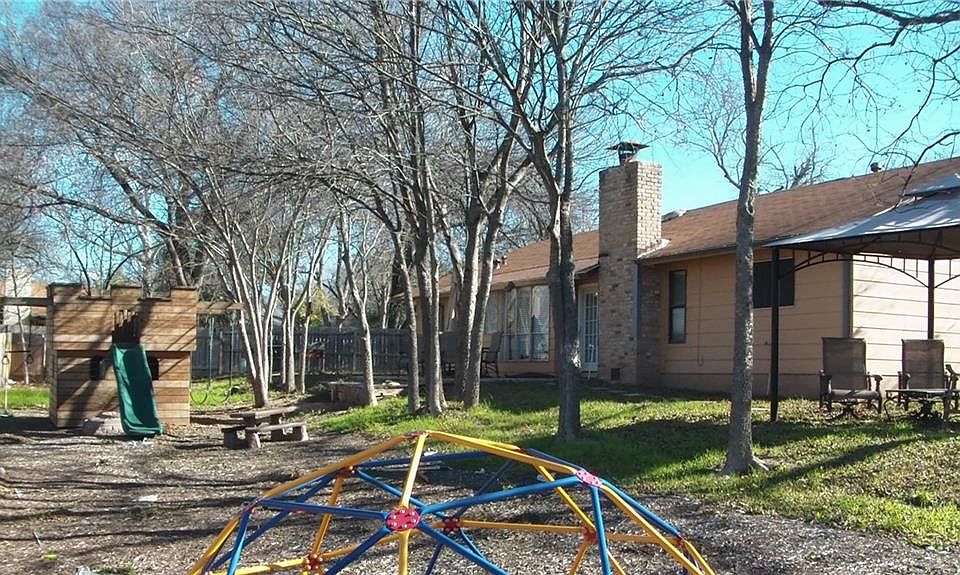 2nd image of 1400 Brighton Cir