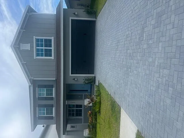 5 bed, 3.5 bath, 2677 sqft, $3,800 — Photo 2