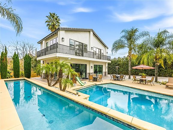 2nd image of 215 San Rafael St