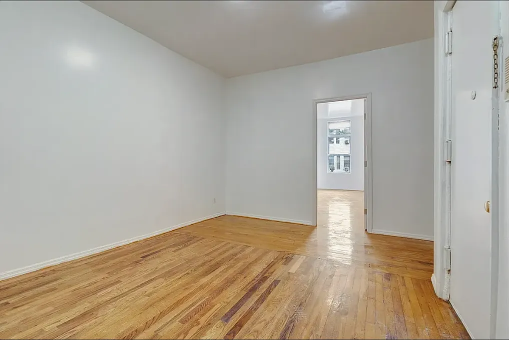112 Calyer Street — Photo 4