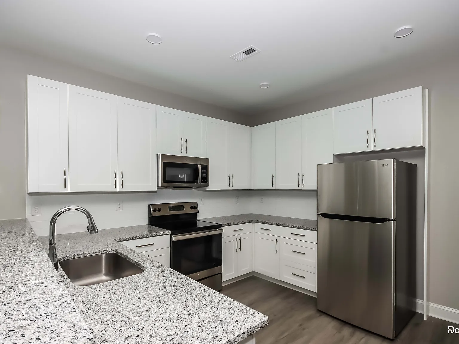 4 bed, 2.0 bath, 1450 sqft, $1,795 — Photo 4