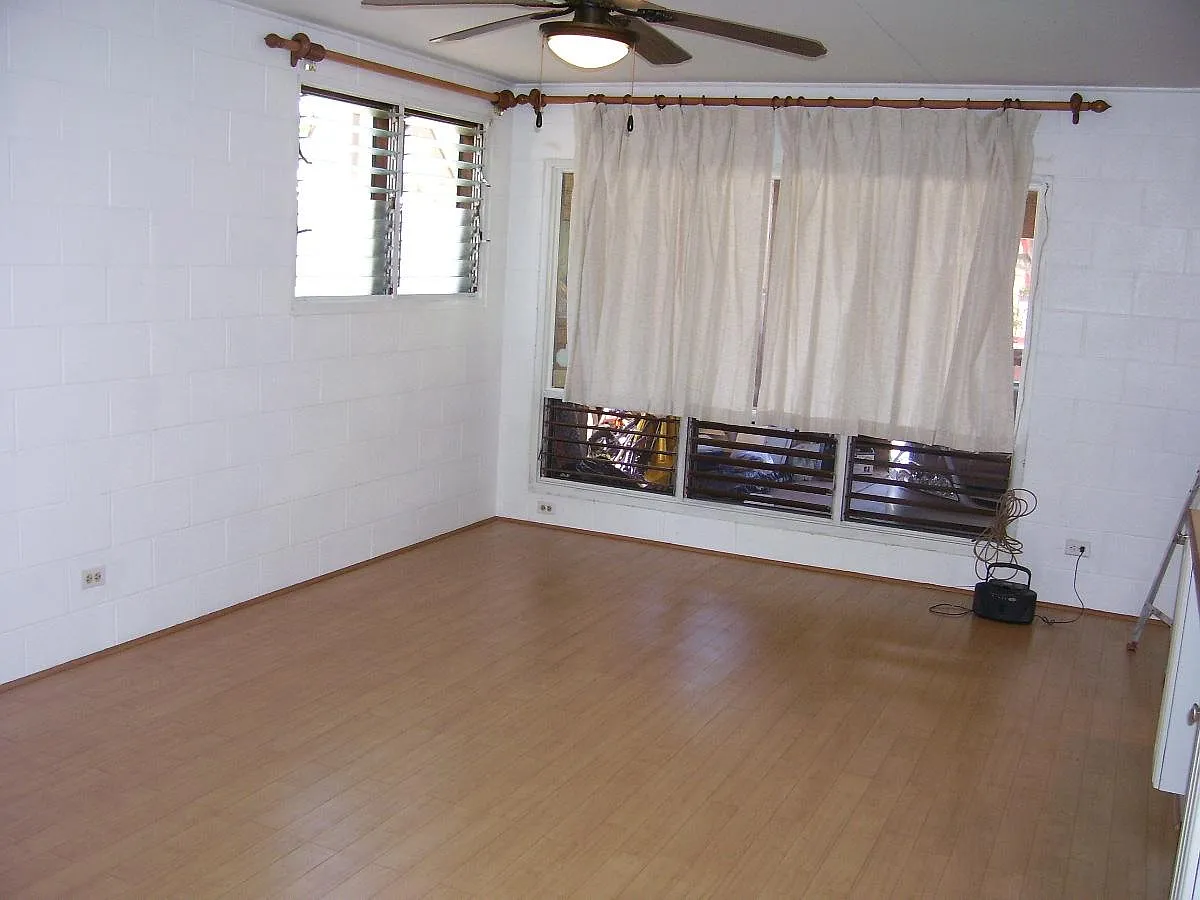 3 bed, 1008 sqft, $3,100 — Photo 2