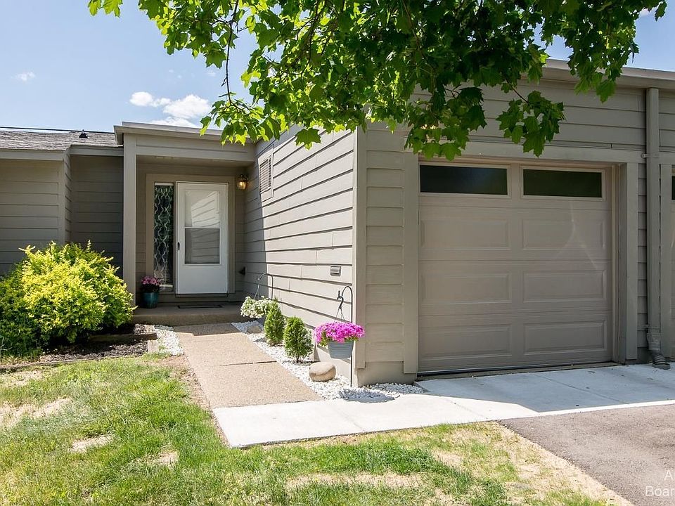 1st image of 739 Watersedge Dr