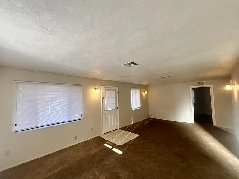 131 W Pastime Rd — Photo 5