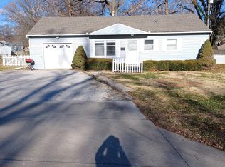 808 E 133rd Cir, Grandview, MO 64030