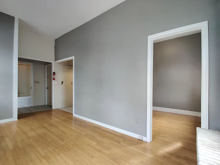 111 College St #4C — Photo 2