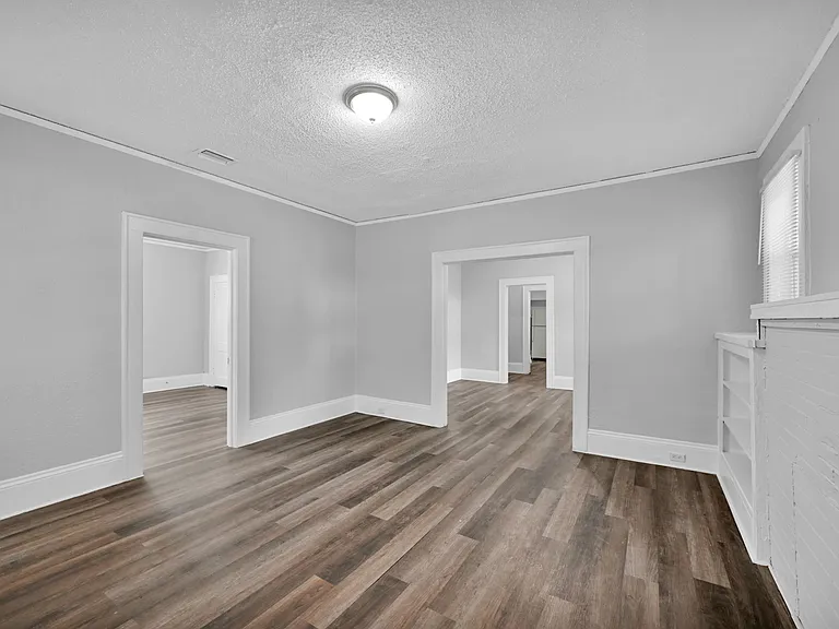 326 Basswood St — Photo 3