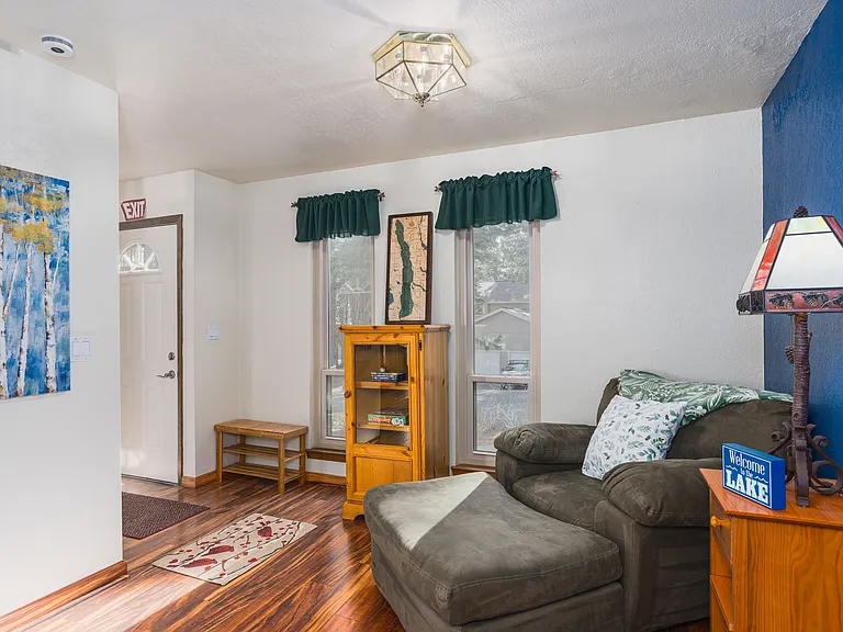 942 Harold Dr — Photo 8