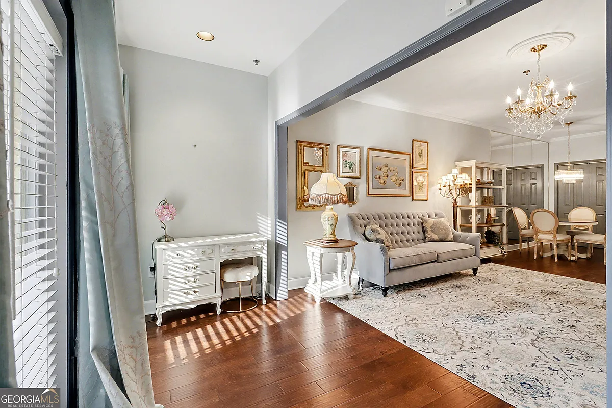 Building Photo - 2865 Lenox Rd NE #111