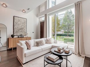 39 Queens Quay E #TOWNHOUSE 132, Toronto, ON M5E0A5