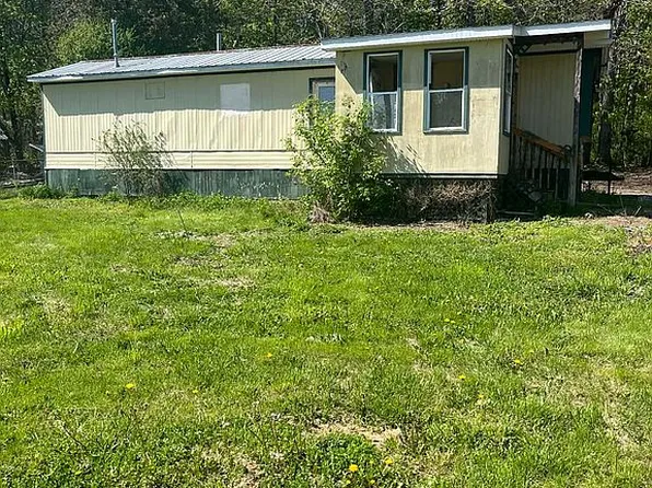 9 S Lonergan Ln, Ticonderoga, NY 12883