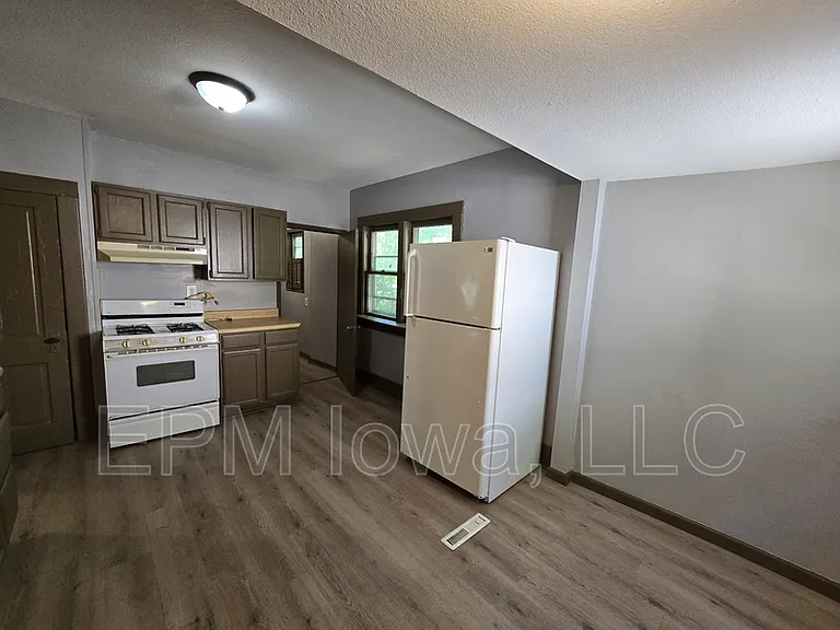 519 Adams St — Photo 16