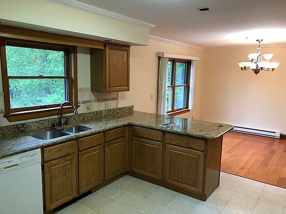 3rd image of 12 Dove Ct