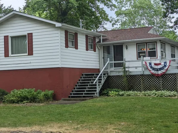 6760 E Palmers Dr, Monticello, IN 47960