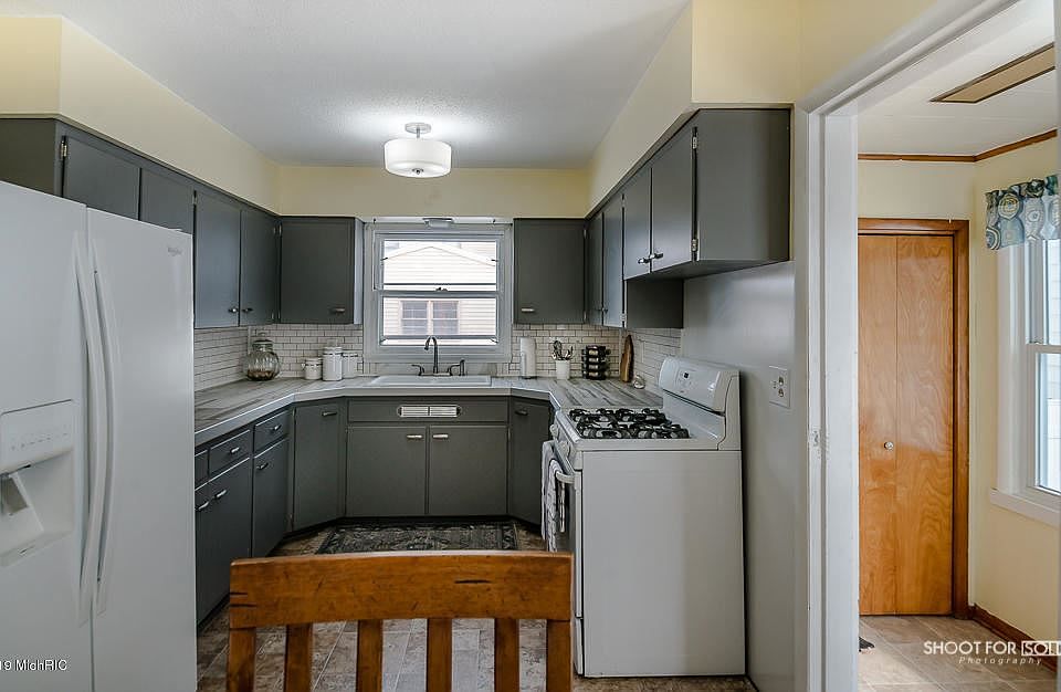 2nd image of 3040 Wellwood St