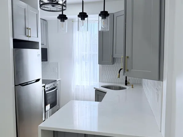 310 Summit Avenue image 1 of 16