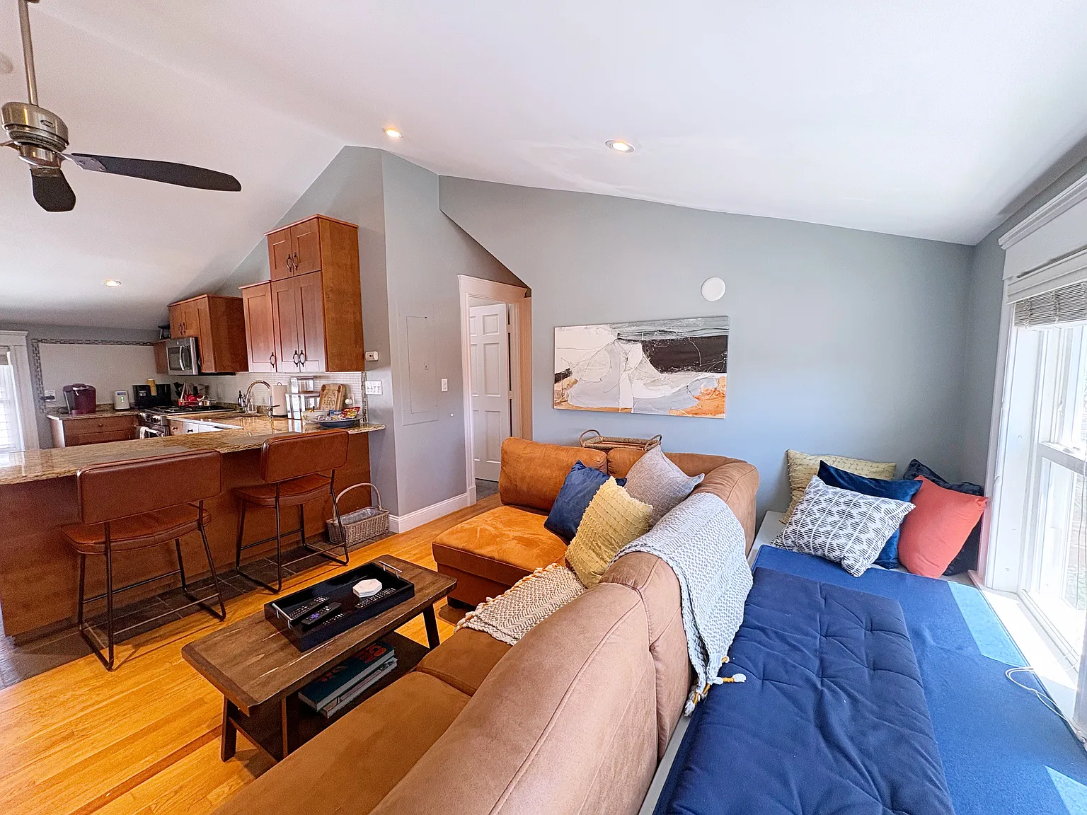 2 bed, 1290 sqft, $5,995 — Photo 4